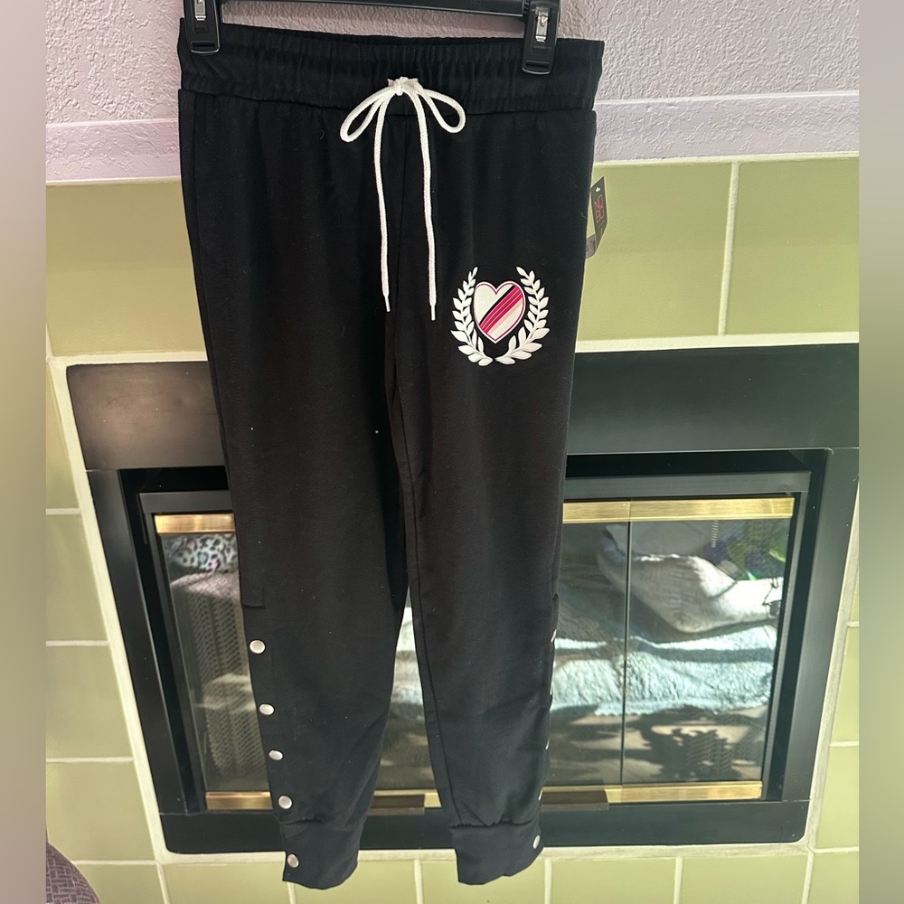 NO BOUNDARIES BLACK JOGGER (Small) NWT